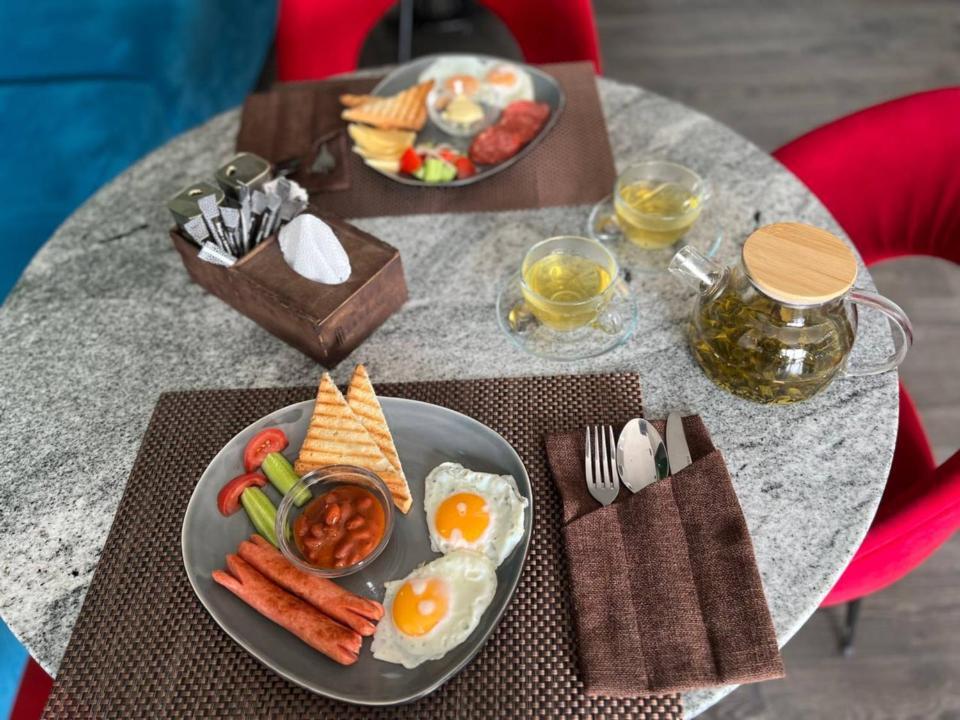 Terrasse Hotel & Bar Бишкек Экстерьер фото